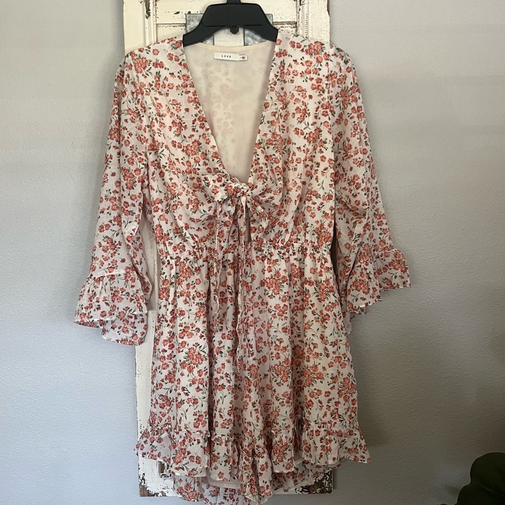 LUSH Floral Romper size M - Picture 2 of 3